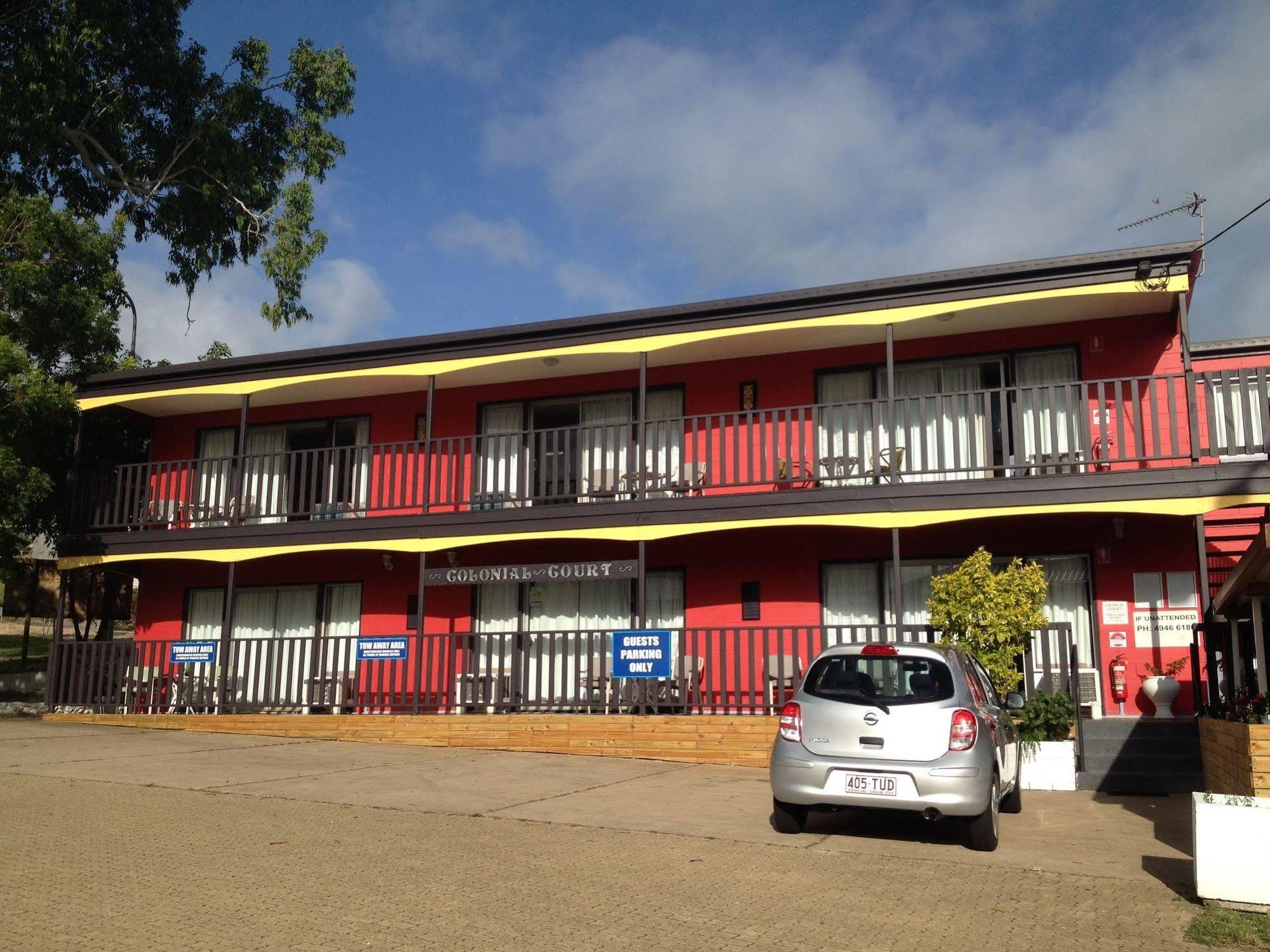 Colonial Court Beachfront Motel & Holiday Stay Airlie Beach Extérieur photo