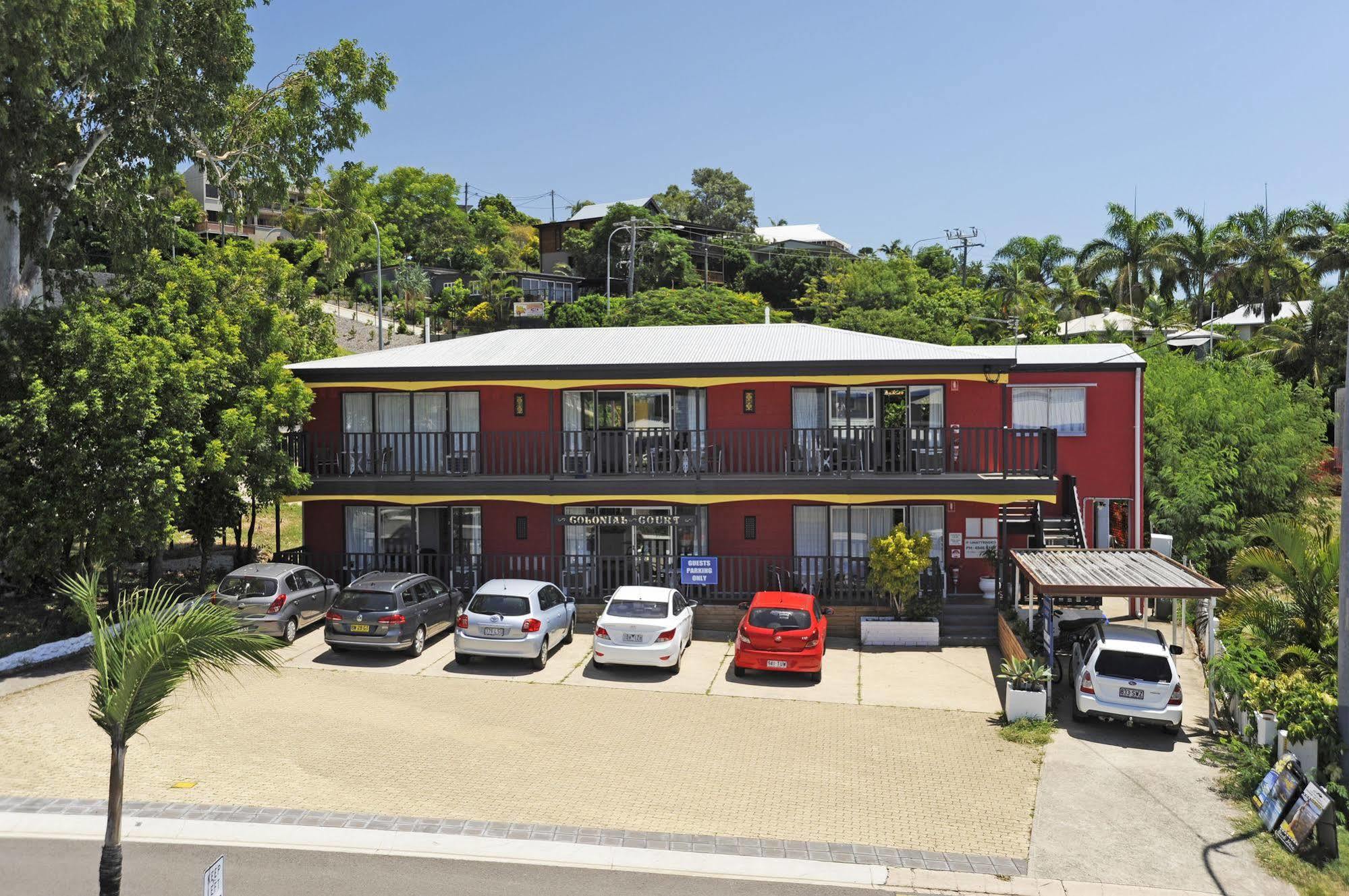 Colonial Court Beachfront Motel & Holiday Stay Airlie Beach Extérieur photo